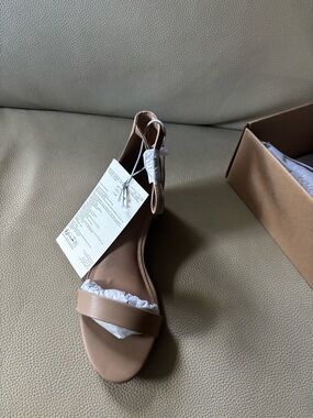 Amazon Essentials Women's Tan Ankle-Strap Sandals